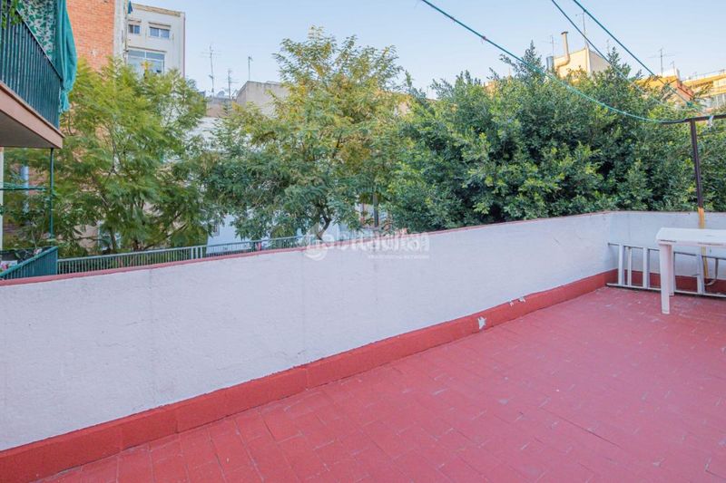 Foto f3d3a68c-7cc2-4db6-b33e-62708d34746e. Estudi a Can Vidalet Esplugues de Llobregat