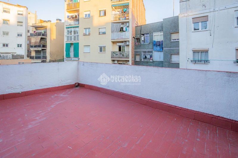 Foto f4953f26-b999-43c1-a37d-91734c5dd0a0. Estudi a Can Vidalet Esplugues de Llobregat