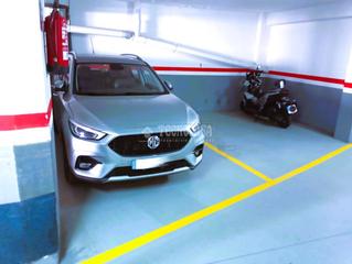 Parking coche en La Plana