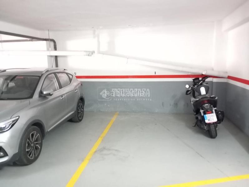 Foto 07c93fb3-0c0d-48c0-8d9b-50820cb2015f. Parking coche boxplaza de garaje en venta en La Plana Esplugues de Llobregat