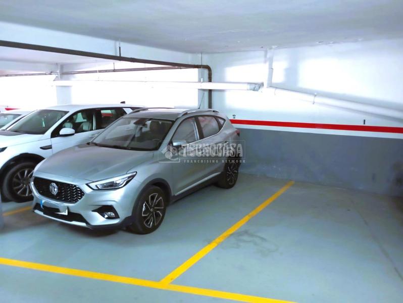 Foto 539a04dc-ec8f-4c3b-a0e7-86a9156fe13b. Parking coche boxplaza de garaje en venta en La Plana Esplugues de Llobregat