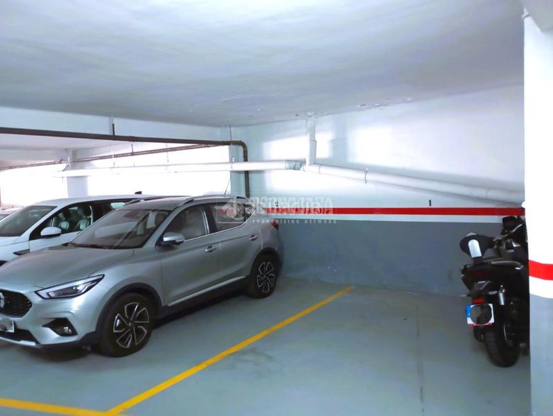 Foto c697c042-148f-4ad3-ba9c-11bf5c591428. Parking coche boxplaza de garaje en venta en La Plana Esplugues de Llobregat