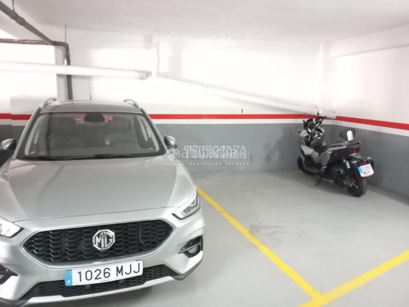 Foto d12e239d-6dc6-40e9-85e3-cee683fe0aa6. Parking coche boxplaza de garaje en venta en La Plana Esplugues de Llobregat