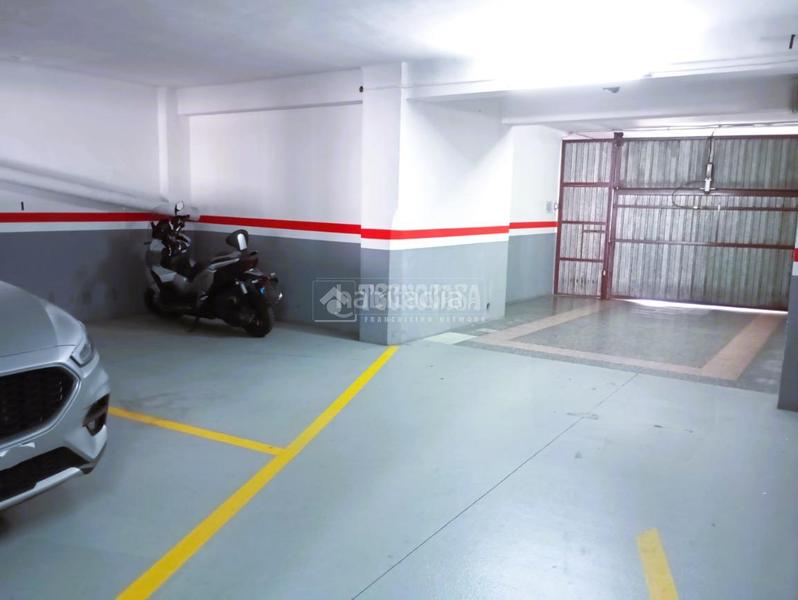 Foto d81e3c36-4546-4bd8-aa17-32d27df428f2. Parking coche boxplaza de garaje en venta en La Plana Esplugues de Llobregat