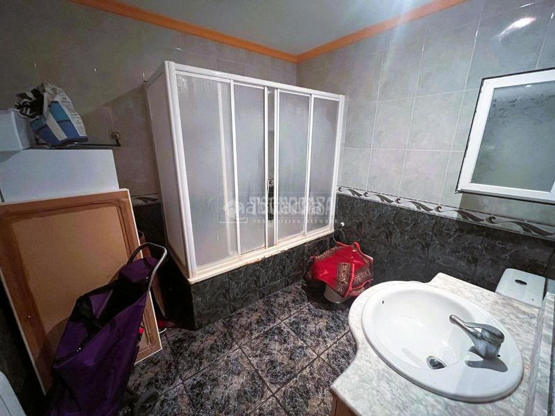 Foto ead9a833-d08e-4ae7-8677-5d301e8c5e7f. Pis amb calefacció a Can Vidalet Esplugues de Llobregat