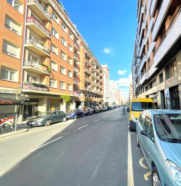 Foto ff388657-a014-446b-b2fb-b35f85b0555b. Lloguer local comercial a Sabino Arana-Jesuitas Bilbao