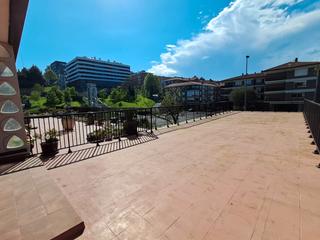 Pis  Iparbide kalea. !piso totalmente exterior con salida a terraza! ¡garaje directo