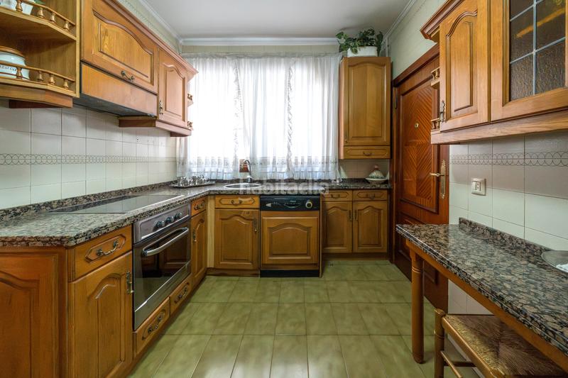 Foto 2dd8ffd8-a819-45f7-9a92-3577d2d750bd. Pis amb calefacció aparcament a Ensanche - Moyua - Diputación Bilbao