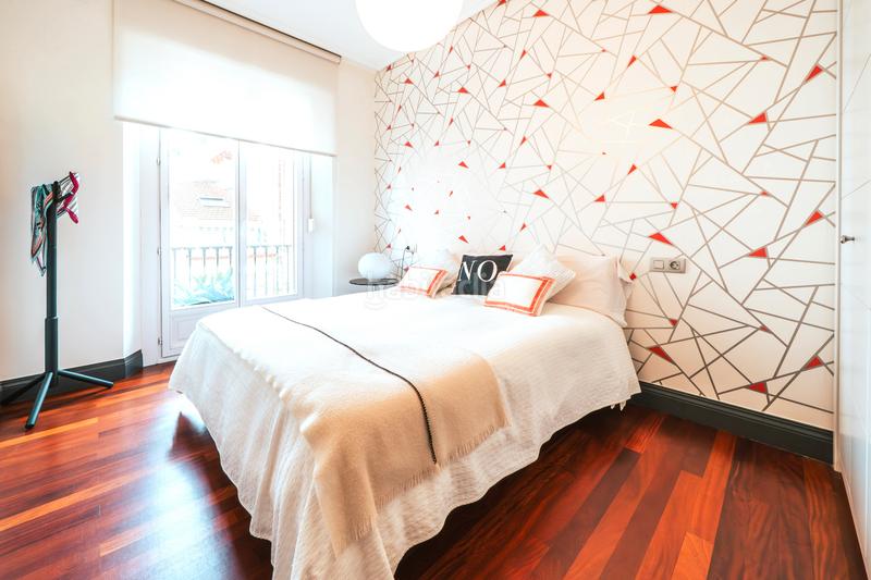 Foto 0d50d449-797f-4910-94c1-954ba0636674. Piso ¡preciosa vivienda totalmente exterior en abando! en Bilbao