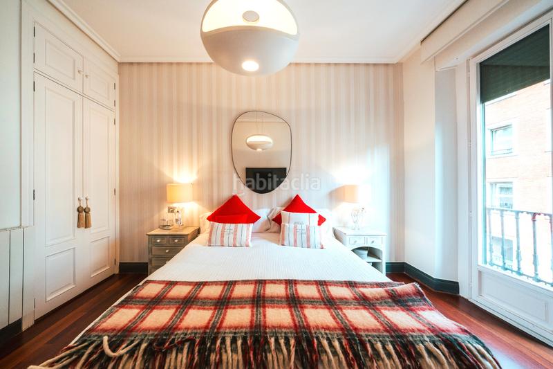 Foto 0ebe4cad-15d6-438a-a040-f51fb3417c87. Piso ¡preciosa vivienda totalmente exterior en abando! en Bilbao