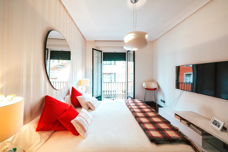 Foto 3c22ad9b-9de8-425d-a617-231fa53382ce. Piso ¡preciosa vivienda totalmente exterior en abando! en Bilbao