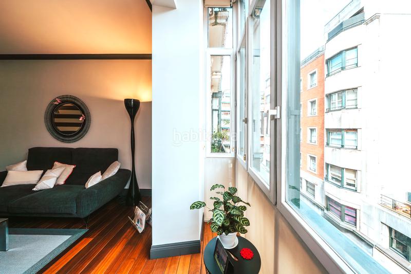 Foto 56a76489-6d48-4b68-beb6-7dd0d6215310. Piso ¡preciosa vivienda totalmente exterior en abando! en Bilbao