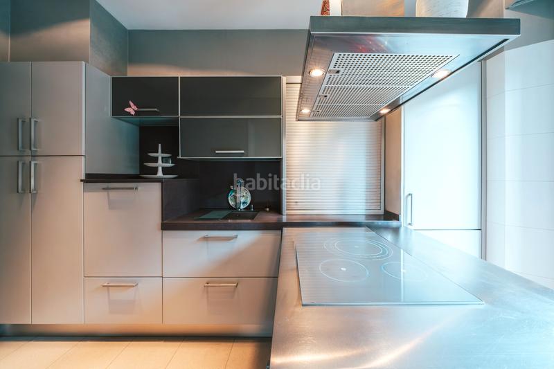 Foto d04f85fc-f76c-49e2-9d4e-97bd860e10c3. Piso ¡preciosa vivienda totalmente exterior en abando! en Bilbao