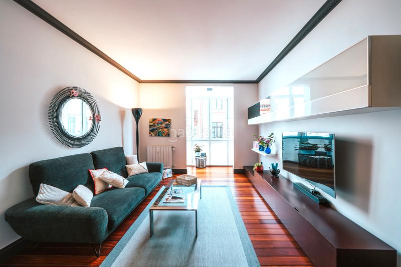 Foto da3e2e28-b642-457d-bd85-fe12b98bc4f1. Piso ¡preciosa vivienda totalmente exterior en abando! en Bilbao