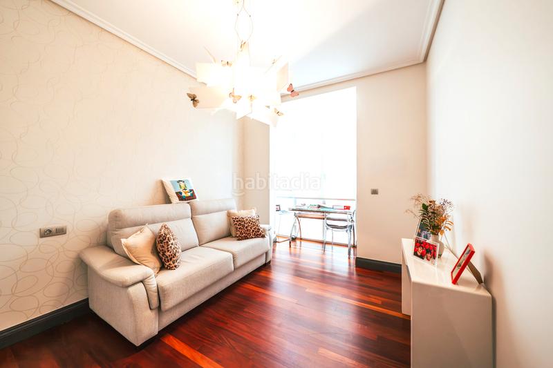 Foto ee4cd053-8196-482c-b403-dd73a787f3f1. Piso ¡preciosa vivienda totalmente exterior en abando! en Bilbao