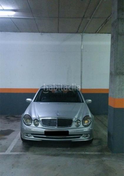 Foto c8c02eea-0262-4ee3-b32d-aa22841e822a. Parking voiture dans Lamiako-Txopoeta Leioa