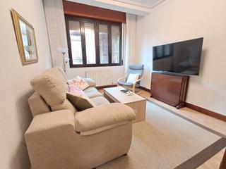 Etagenwohnung  Calle juntas generales. ¡piso con muy buena distribución! ¡en pleno centro de barakaldo,