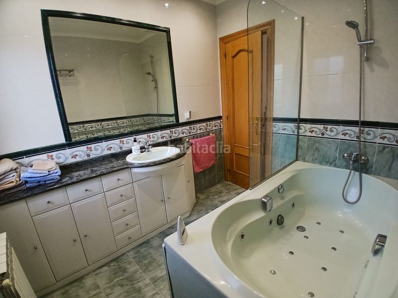 Foto 009bbd88-af1c-4739-b51a-6c1e5839aee0. Casa amb xemeneia calefacció aparcament a Otañes-Talledo Castro - Urdiales