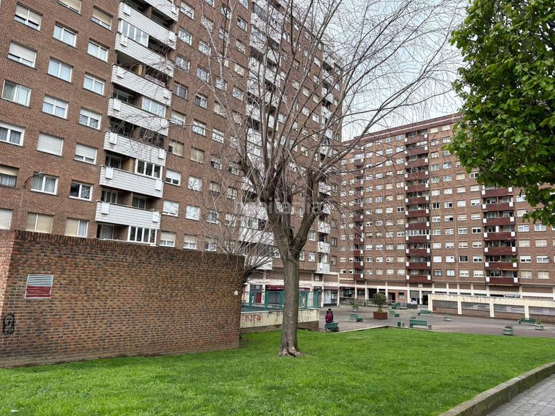Foto f83e08c0-8e3d-4500-94d5-5faf1e6afbe9. Local comercial a Ibarrekolanda Bilbao