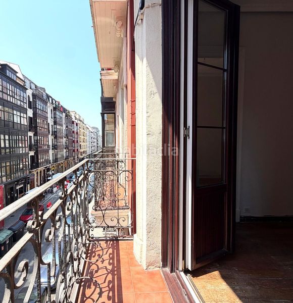 Foto d87b078f-8b67-4426-87d6-9ea5dce07d3a. Flat with heating in Alhóndiga Bilbao