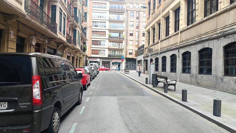 Foto e6739797-58a0-4603-9e30-44ed31845de4. Aparcament cotxe a Alhóndiga Bilbao