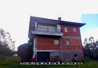 Chalet in Parroquias Rurales. "¡tu sueño gallego te espera en mourente! chalet con gran parcel