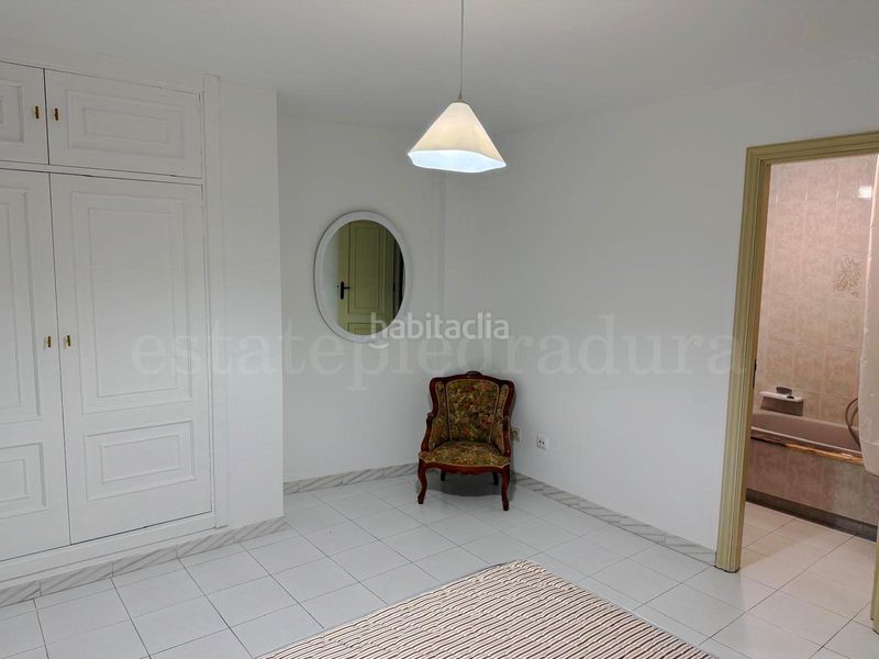 Foto b6341ecb-daf0-4150-883b-b60384b80436. Pis a Grove (O)