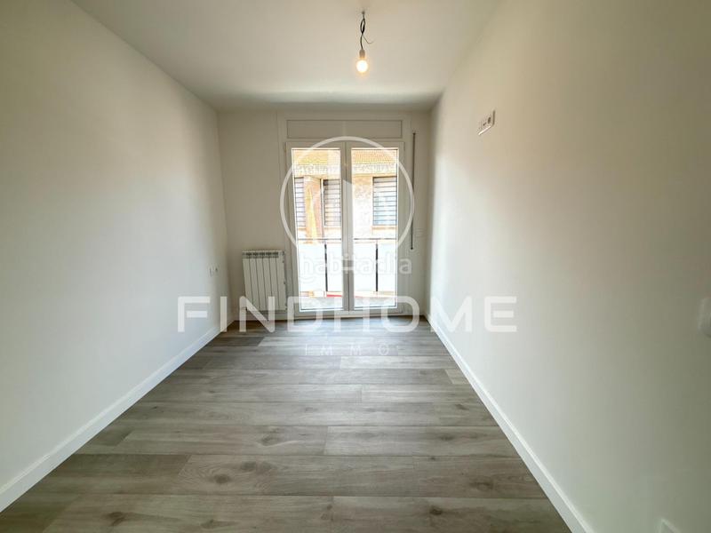 Foto f63f4e91-3b69-458f-a02e-144947193430. Àtic amb calefacció aparcament a Olot