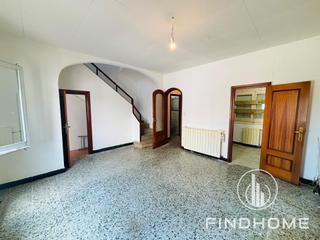 Casa  Carrer hortènsies. Casa en venta en sant pere mártir, olot oportunidad de inversión