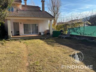 Casa aparellada  Carrer de besalú a can batlle