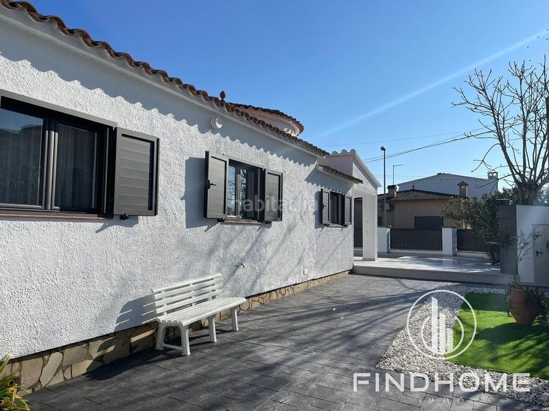 Foto 2e5c4550-ae24-4dd0-98a1-1660dcb3178b. Chalet in carrer peni 20 in Muga - Gran Reserva - Badia Empuriabrava
