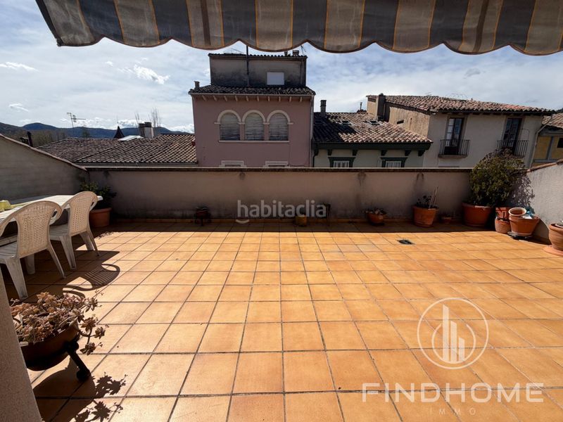 Foto 3468a029-e66b-4138-a608-cf2c77569cf7. Àtic a calle bisbe vilanova 0 a Olot