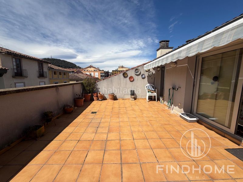 Foto b6d0aae2-7079-43bc-9630-0a1e82902294. Àtic a calle bisbe vilanova 0 a Olot