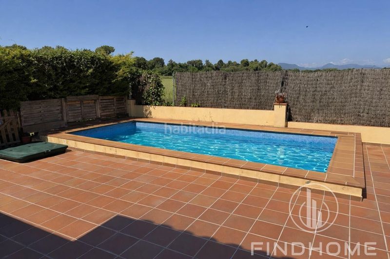 Foto 552477f3-102d-47eb-8f9d-bb934f502b4e. Casa aparellada amb calefacció aparcament piscina a Avinyonet de Puigventós