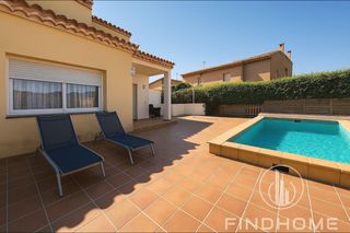 Casa pareada en Avinyonet de Puigvent�s