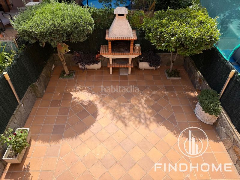 Foto 49d83526-fac1-42e8-ac00-dd2b4a652af8. Casa adossada amb calefacció aparcament a Olot