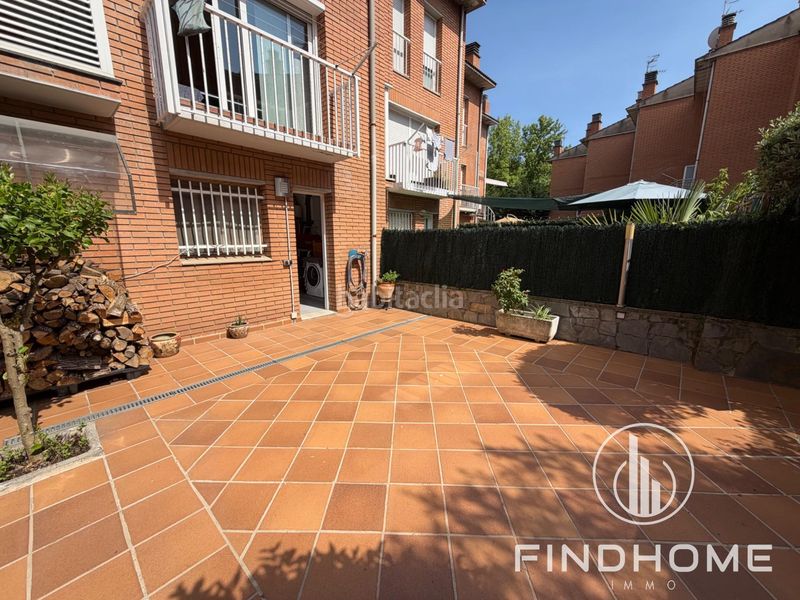 Foto 5f52185a-b0fc-410c-a25e-4524fb156e62. Casa adossada amb calefacció aparcament a Olot