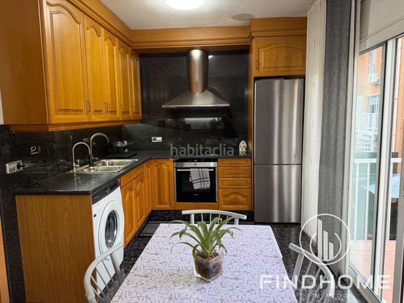 Foto f1bd2a1d-3972-4453-b807-cb2843537a1a. Casa adossada amb calefacció aparcament a Olot