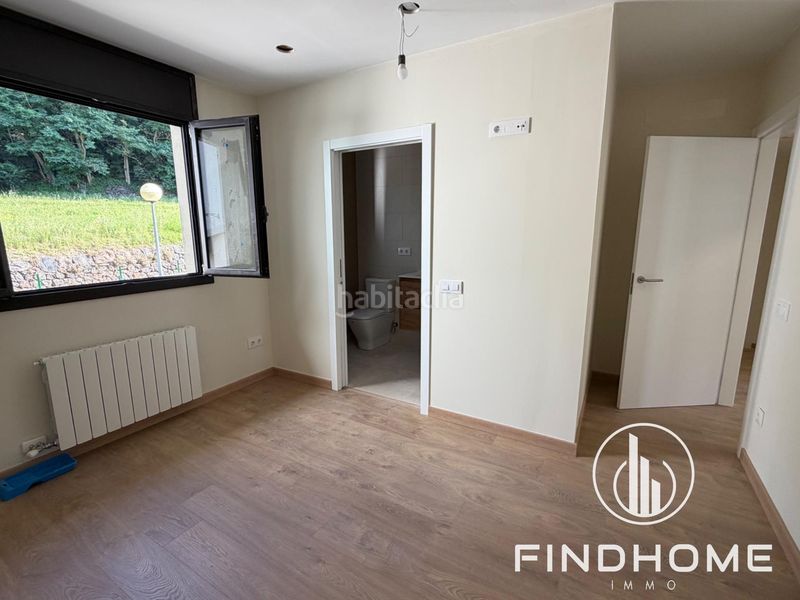 Foto 7975244f-fa3c-4dd2-96eb-1db484e9bba3. Casa a schiera in carrer carrer miquel servet in Olot