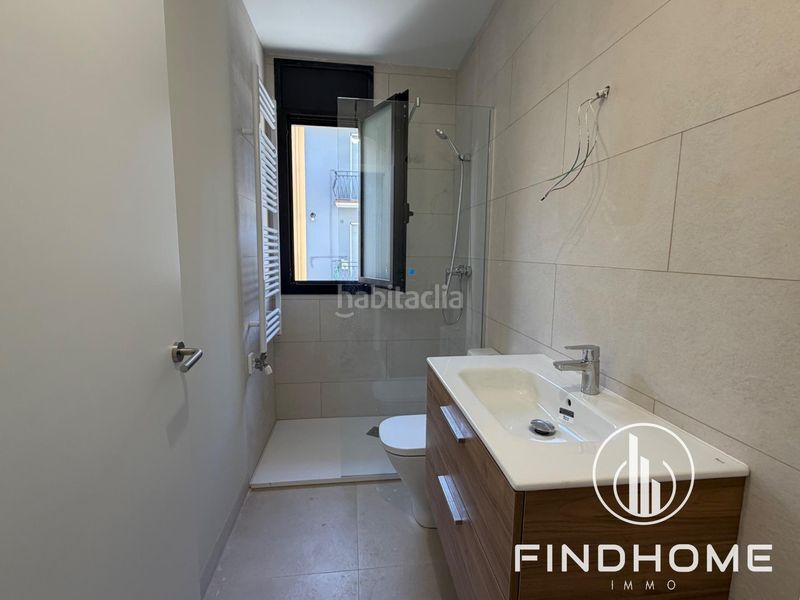 Foto 88559660-b501-441b-9763-d1f9d1e92ce1. Casa a schiera in carrer carrer miquel servet in Olot