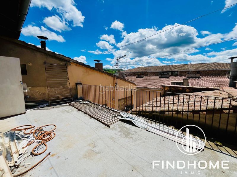Foto 41b3015b-50f0-45cd-9ffb-43080c594e36. Edificio in Olot