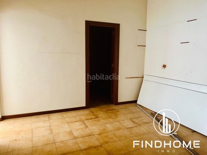 Foto 8567bc7f-87a8-46a9-b047-57646cc56b9e. Edificio en Olot
