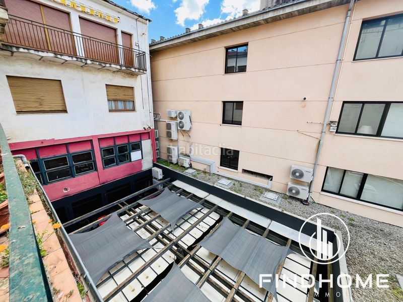 Foto d249eae2-274c-405a-9eec-b02da13b772a. Edifici a Olot