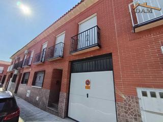 Casa adossada a Novés