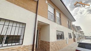 Casa adossada a Novés