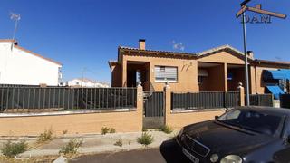 Casa aparellada a Santa Olalla