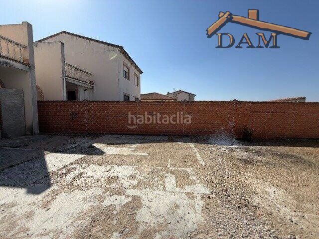 Foto 2a2172ad-8a87-4be2-b35c-697a584f85d9. Casa aparellada a Carmena