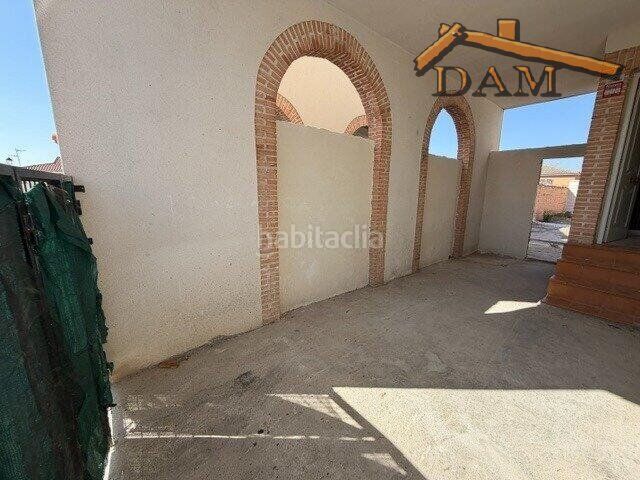 Foto 566e0237-86d9-4630-838b-85e03438efcb. Casa aparellada a Carmena