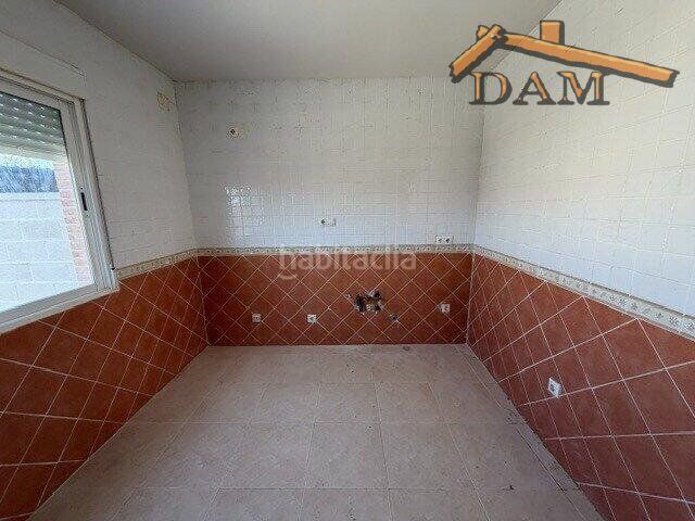 Foto 65ae8916-ac9a-4927-9283-e53c99b7f6fb. Casa aparellada a Carmena