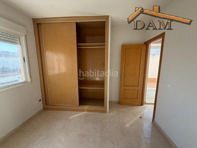 Foto 733060b9-6d25-49d9-8778-02f5f3aba966. Casa aparellada a Carmena